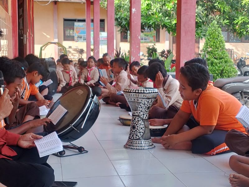JUM'AT BERKAH RUTINAN YASIN DAN ISTIGHOSAH BERSAMA DI SEKOLAH KITA